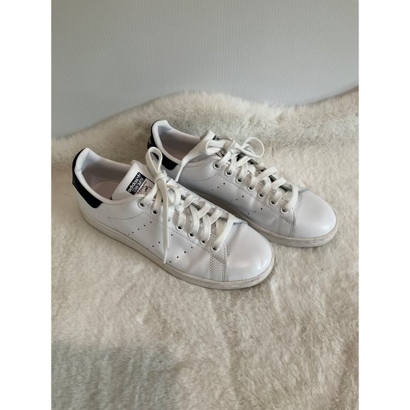 Adidas Stan Smith White with Navy Blue Men's size 6 - Picture 1 of 6